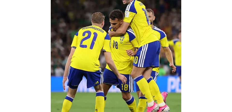 Jugadores de Suecia celebrando un gol