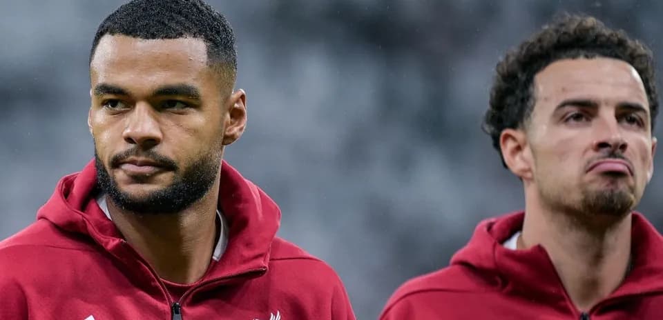 Jugadores de Liverpool durante calentamiento previo al partido