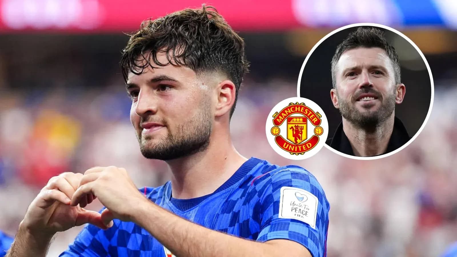 Jugador de Manchester United haciendo un gesto de corazón