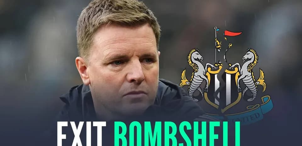 Entrenador de Newcastle con escudo del club de fondo