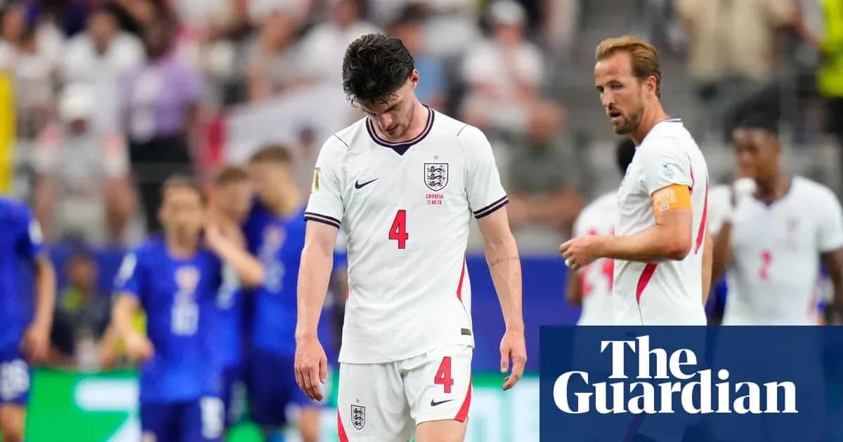 Jugadores de Inglaterra caminando tras la derrota