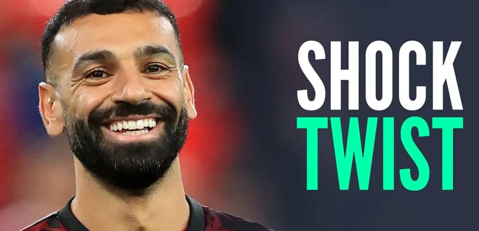 Jugador sonriente en el campo durante un partido