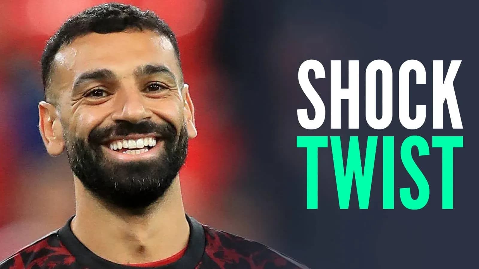 Jugador sonriente en el campo durante un partido