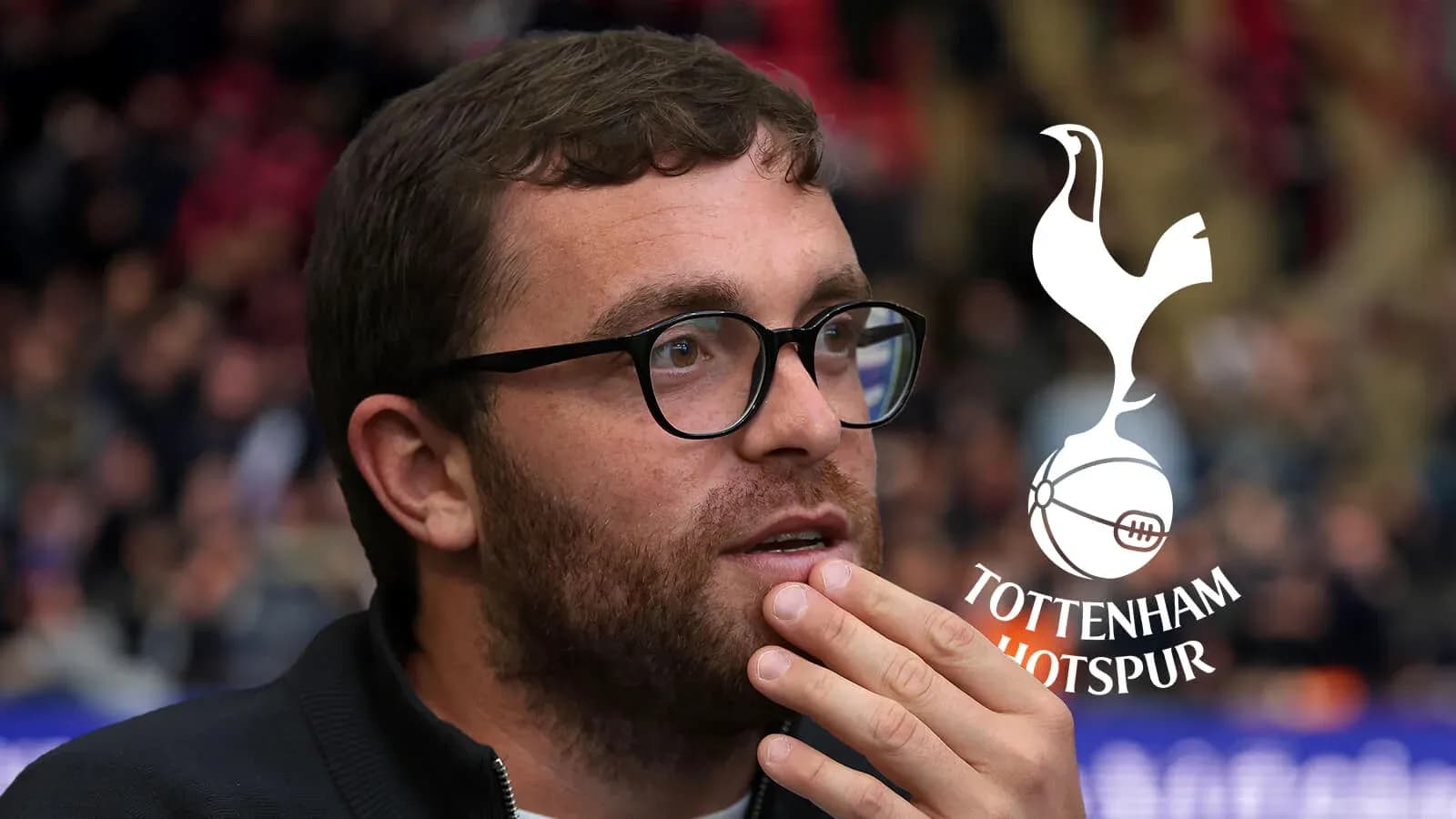 Persona pensando durante un partido de Tottenham Hotspur