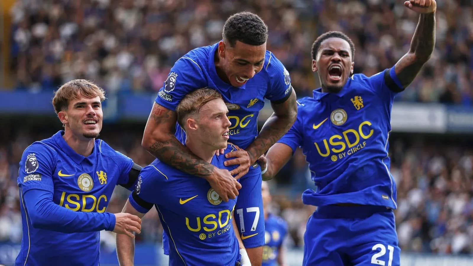 Jugadores de Chelsea celebrando un gol en el partido
