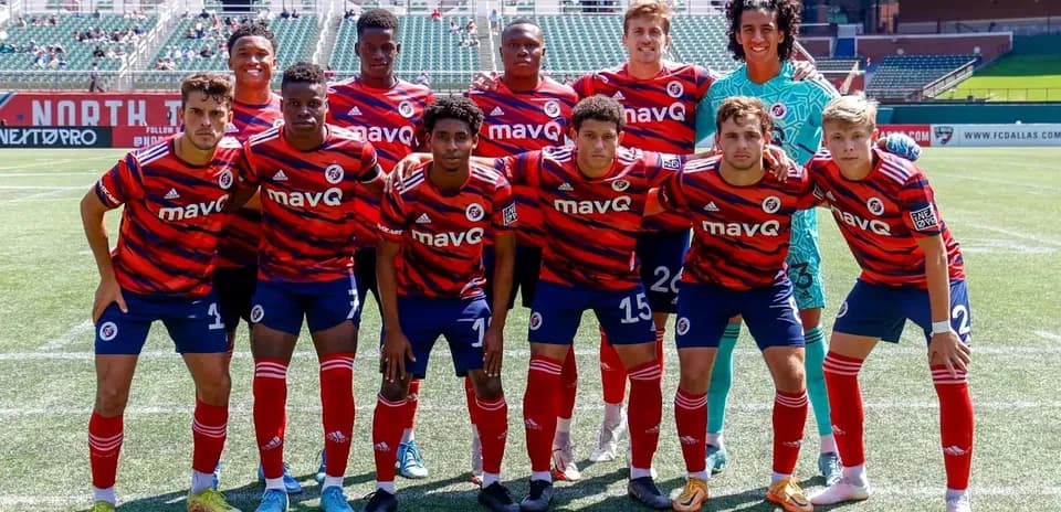 Jugadores de North Texas en formación