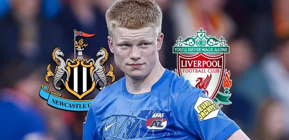 Jugador con camisetas de Newcastle y Liverpool de fondo