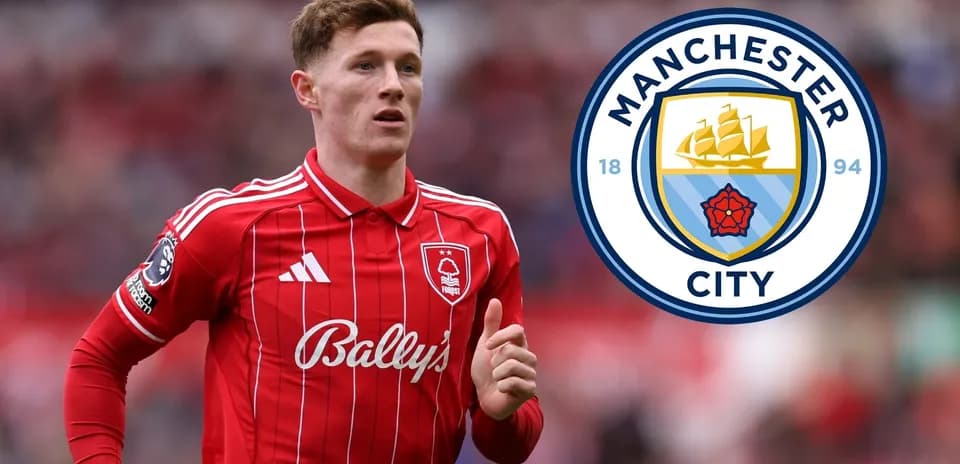 Jugador de fútbol en camiseta roja de Nottingham Forest