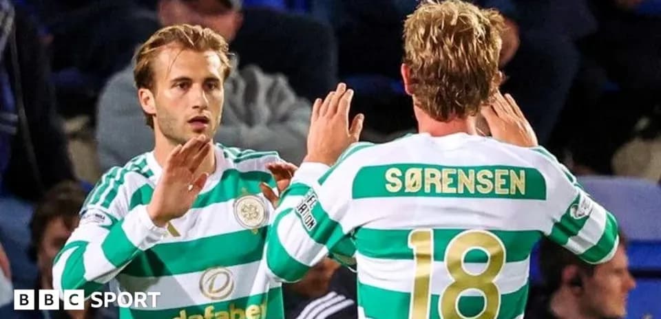 Jugadores de Celtic celebrando un gol en partido