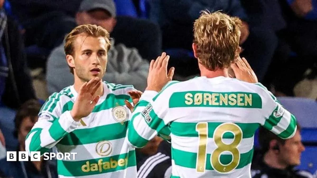 Jugadores de Celtic celebrando un gol en partido