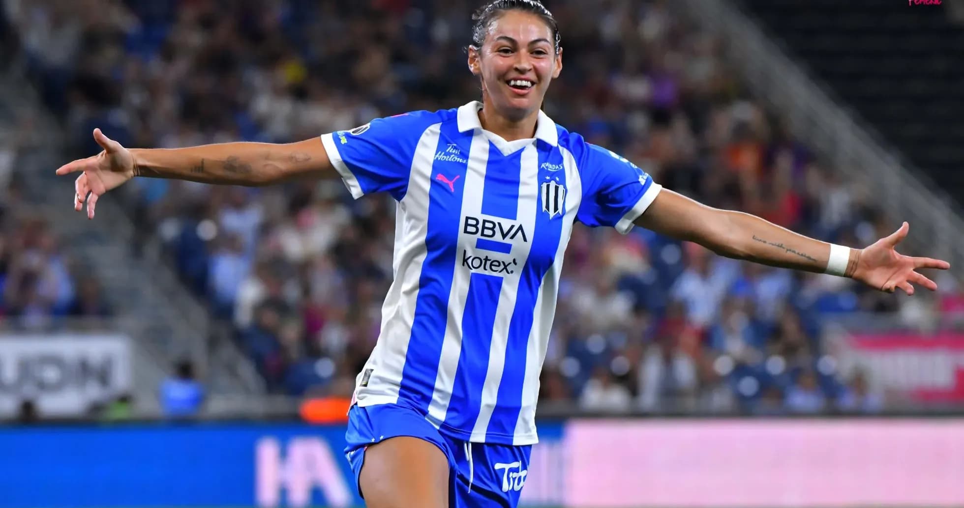 Jugadora de Monterrey celebrando un gol
