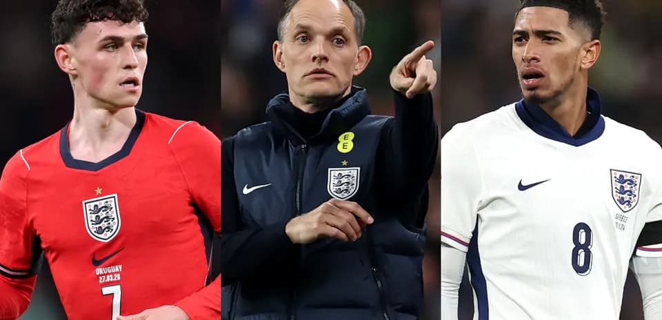 Jugadores de Inglaterra y entrenador en el campo