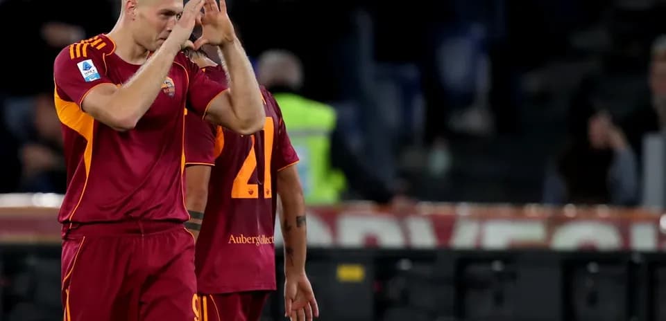 Jugadores de AS Roma celebrando en el partido