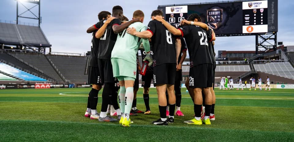 Jugadores del Birmingham Legion en huddle