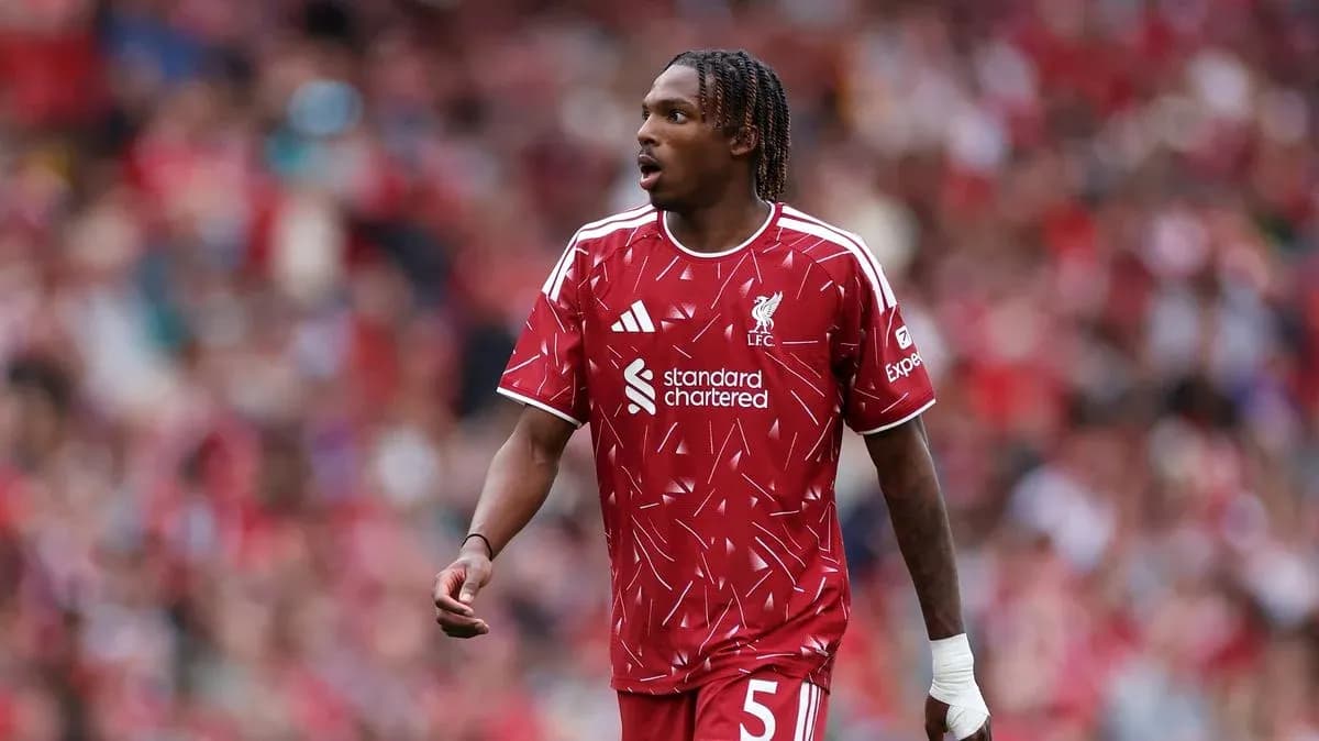 Jugador de Liverpool en acción durante un partido