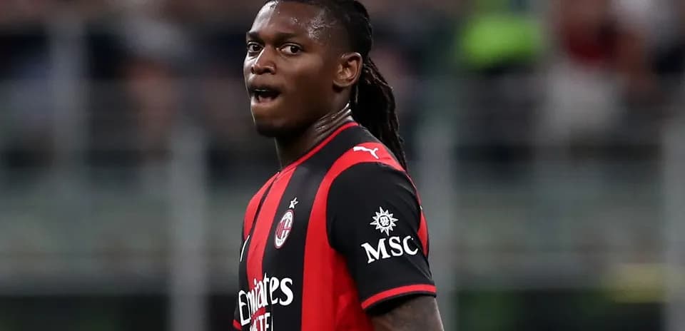 Jugador de AC Milan en el campo durante el partido