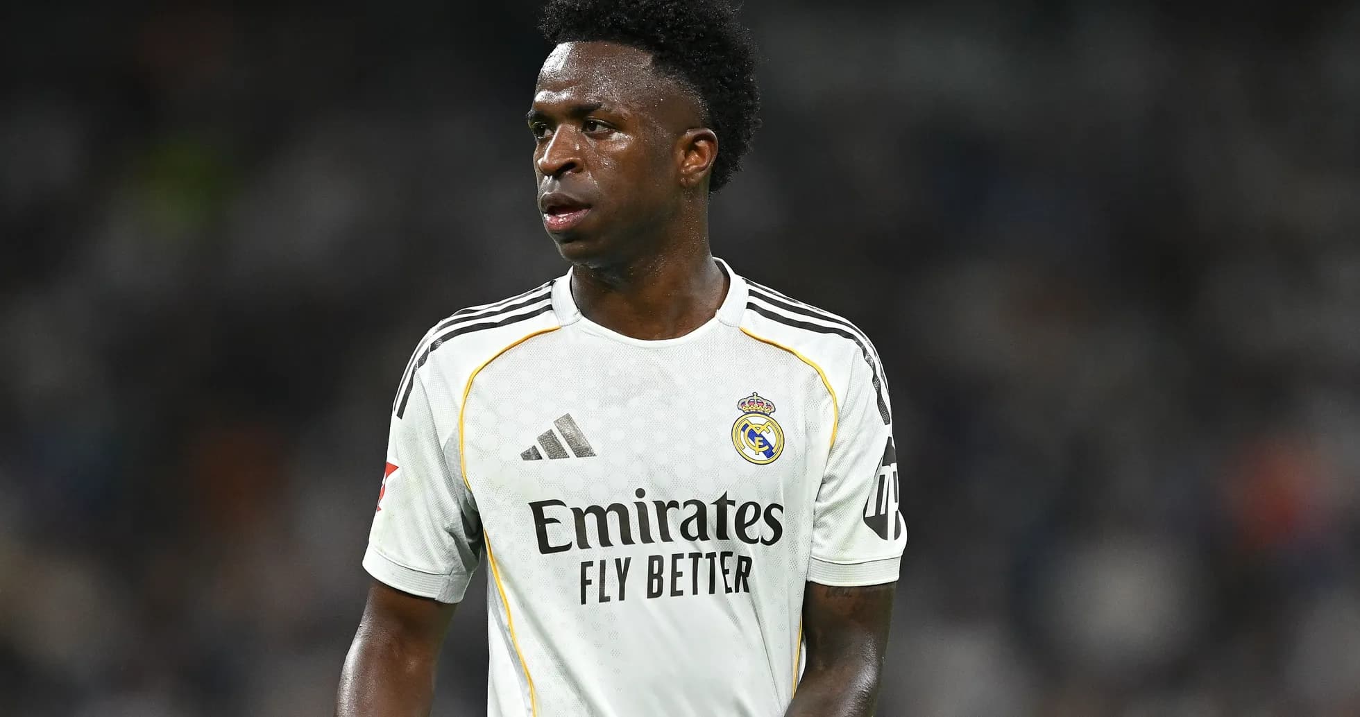 Jugador de Real Madrid en uniforme durante partido