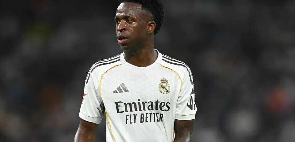 Jugador de Real Madrid en uniforme durante partido