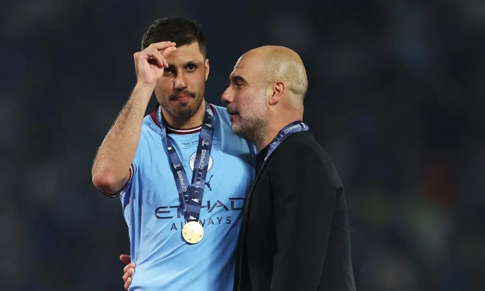 Jugador y entrenador de Manchester City tras la final