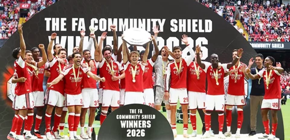 Jugadores de Arsenal celebrando victoria en FA Community Shield 2026