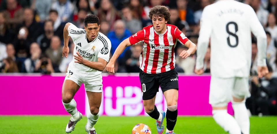 Jugador de Real Madrid persigue a rival del Athletic Club