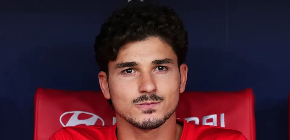 Jugador sentado en el banco de suplentes