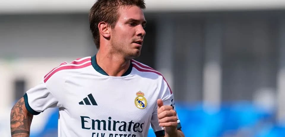 Jugador de Real Madrid entrenando en el campo