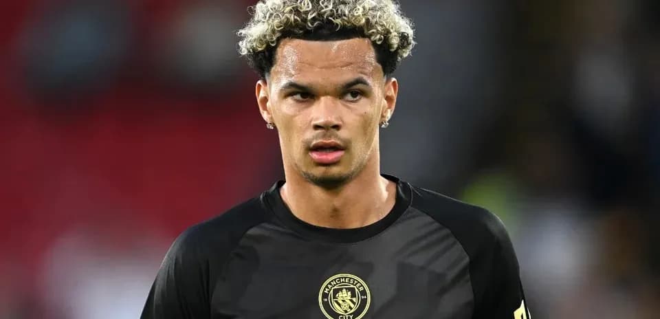 Jugador de Manchester City en camiseta de entrenamiento