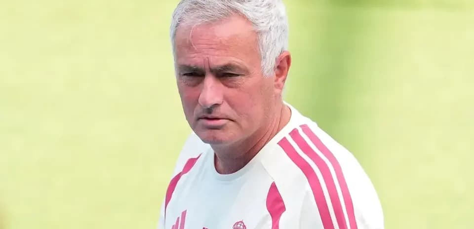 Entrenador José Mourinho en sesión de entrenamiento