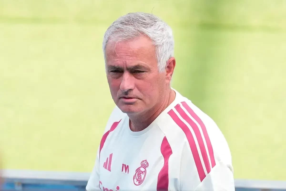 Entrenador José Mourinho en sesión de entrenamiento