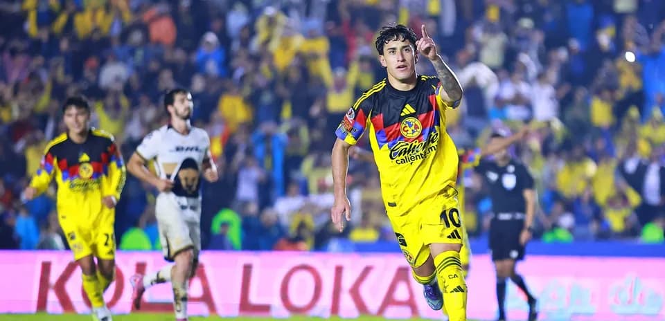 Jugador de Club América celebra un gol