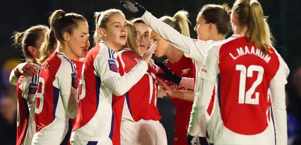 Jugadoras del Arsenal celebrando un gol