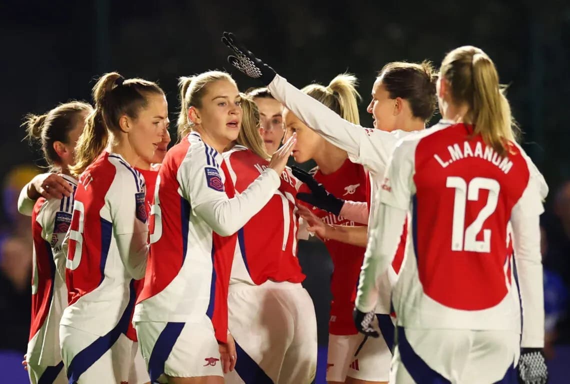 Jugadoras del Arsenal celebrando un gol
