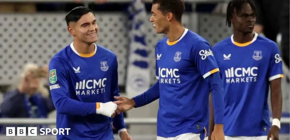 Jugadores de Everton celebrando durante un partido