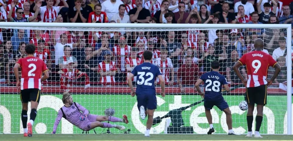Penalti ejecutado durante un partido de fútbol