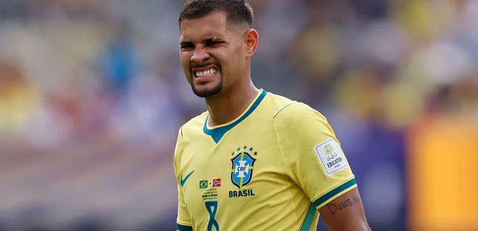 Jugador de Brasil en el campo durante un partido