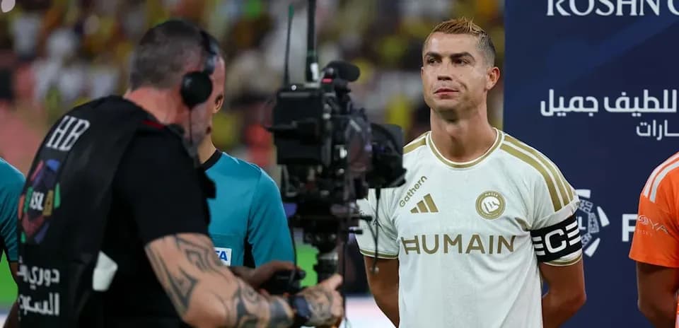 Cristiano Ronaldo siendo entrevistado antes del partido
