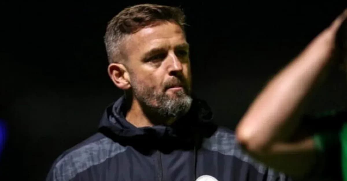 Entrenador hablando durante la sesión de entrenamiento