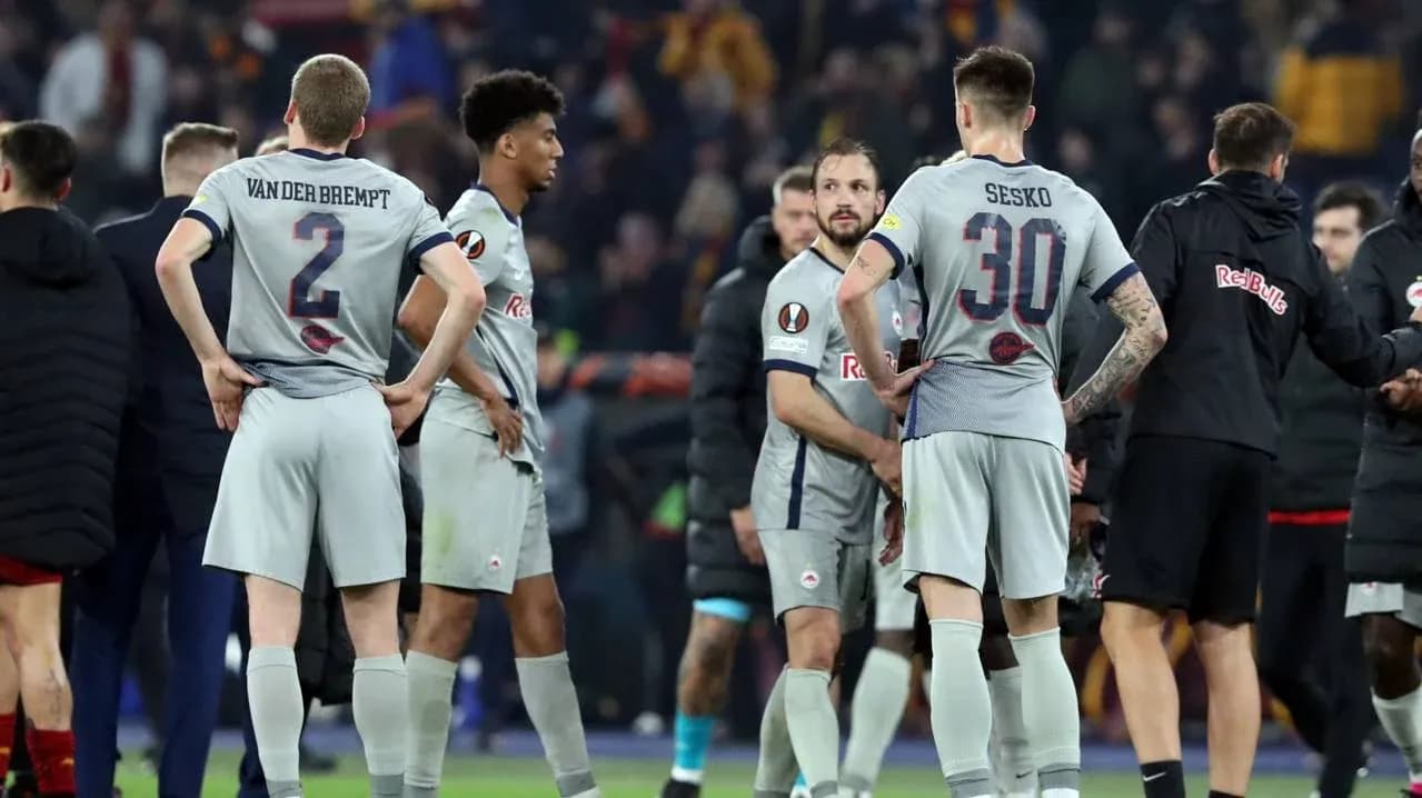 Jugadores de Red Bull Salzburg en el campo