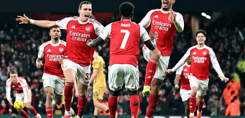 Jugadores de Arsenal celebrando un gol