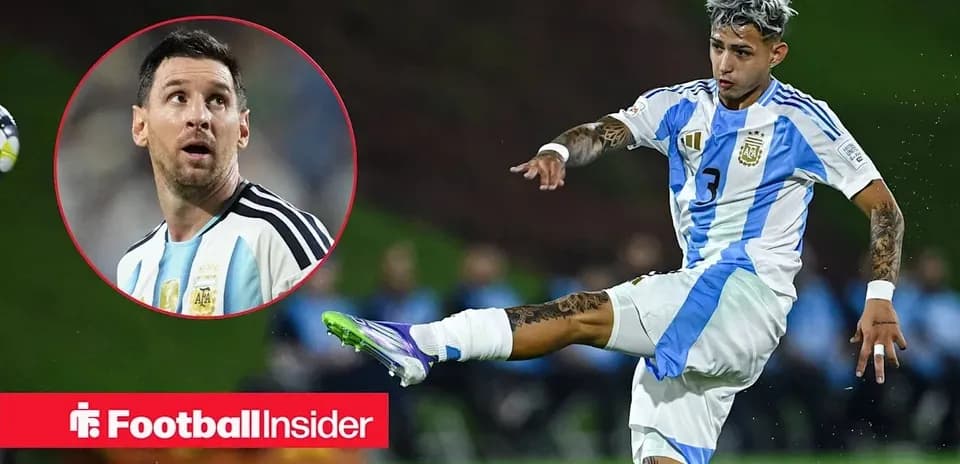 Jugador argentino chutando el balón en partido