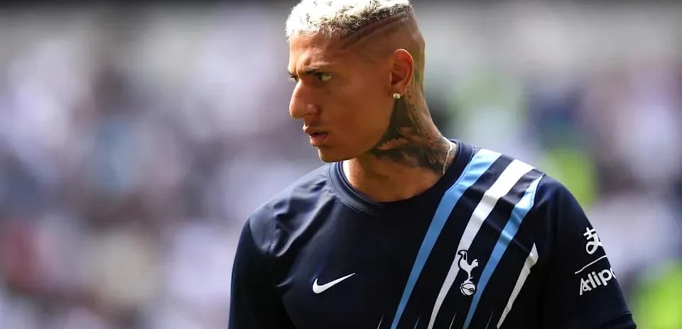 Jugador de Tottenham en el campo durante calentamiento