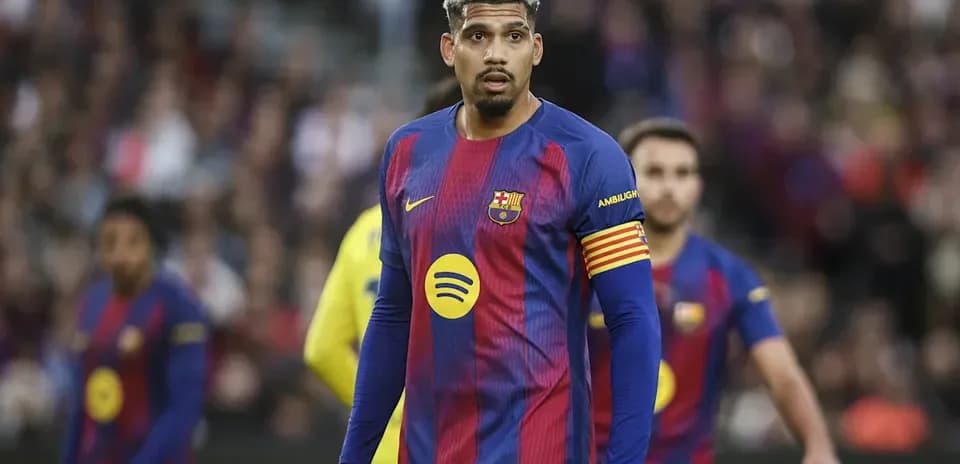 Jugador del FC Barcelona con camiseta de capitán