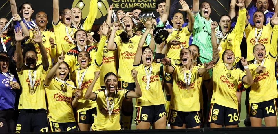 Jugadoras de América celebrando el campeonato