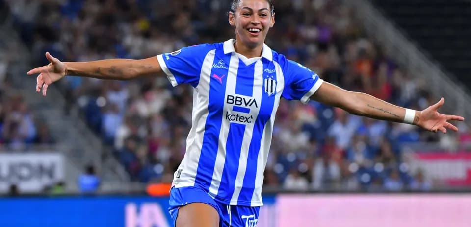 Jugadora de Monterrey celebrando un gol
