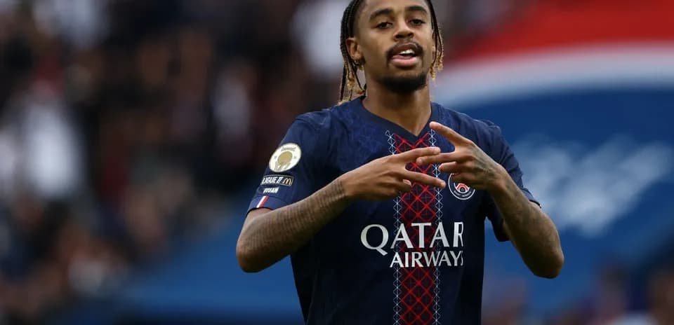 Jugador de PSG haciendo un gesto durante el partido