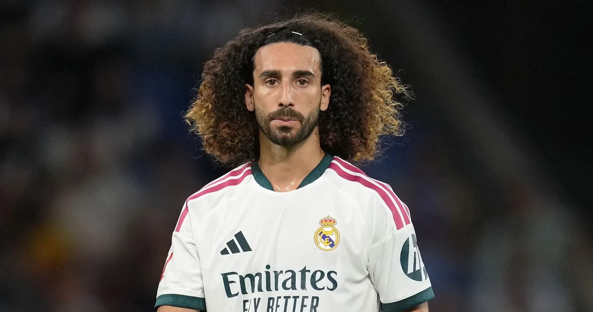 Jugador de Real Madrid en uniforme durante partido