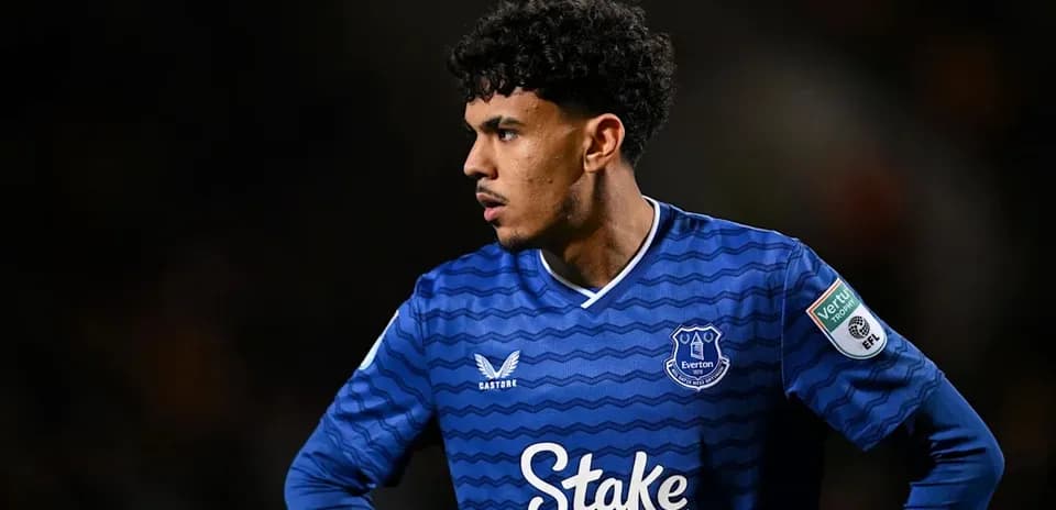 Jugador de Everton en uniforme durante el partido