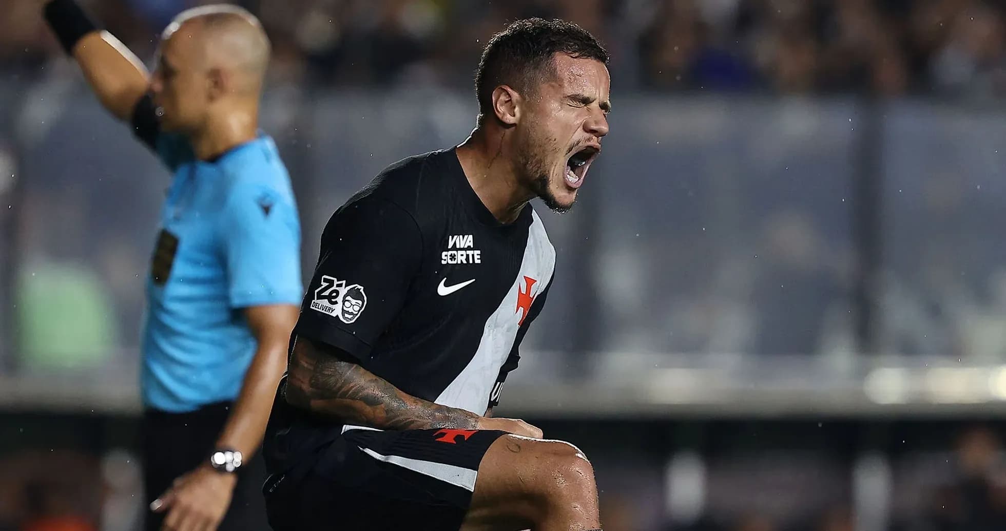 Jugador celebrando un gol en partido de fútbol