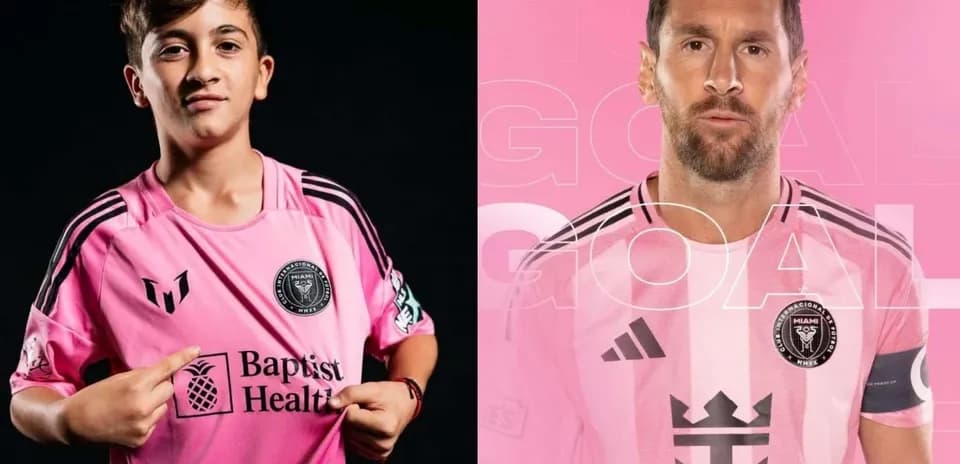 Niño y jugador con camiseta rosa de Inter Miami